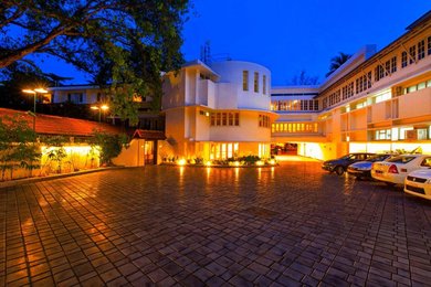 Casino Hotel - CGH Earth, near by Hotel is 6 km from Ernakulam and a 10 minute ferry ride to Fort Cochin and Mattancherry. It offers an outdoor pool, 4 dining options and in-house Ayurvedic massage se