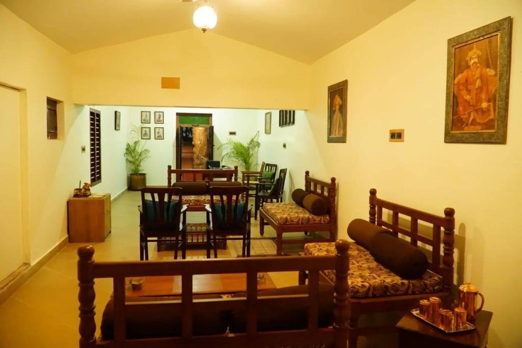 Hotel Room Booking - TANJORE INN, Thanjavur, Tamil Nadu