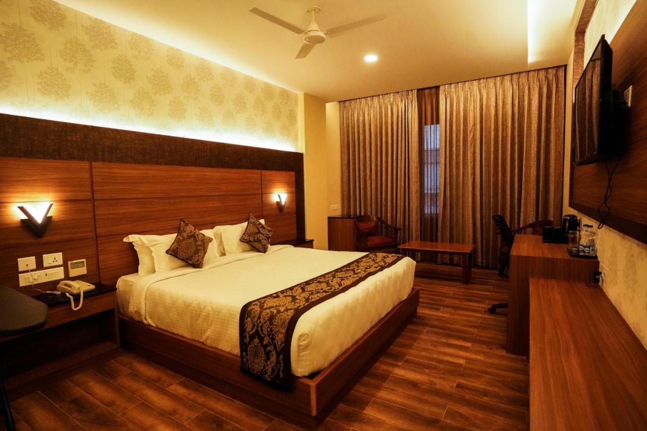 V FIVE HOTEL, Grand Southern Trunk Rd, opposite Kattankulathur, R.S, Maraimalai Nagar