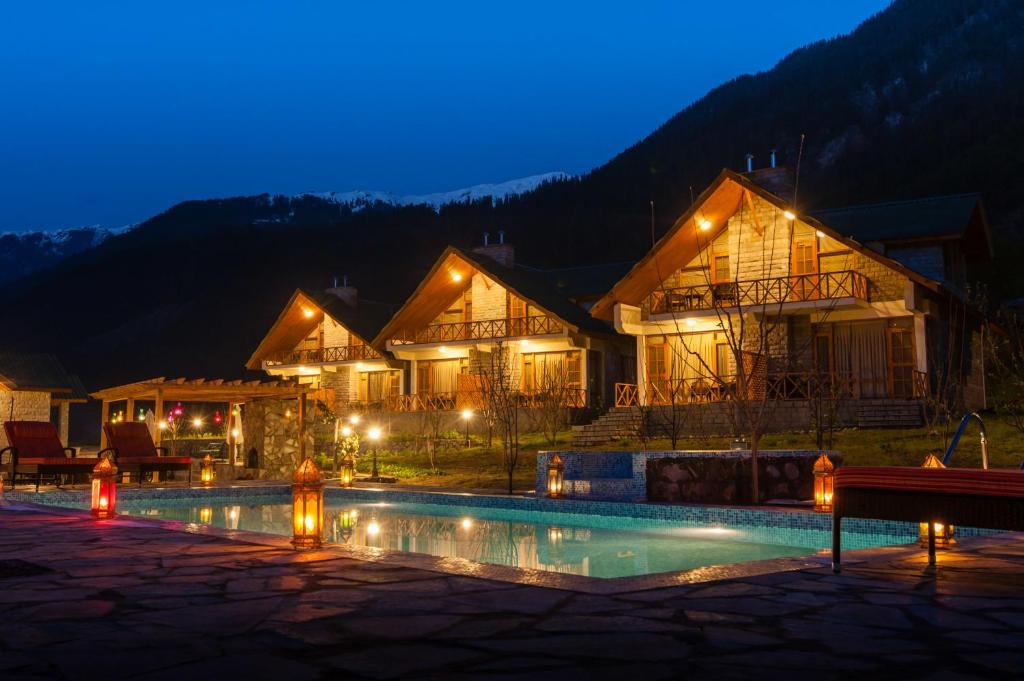 Larisa Resort Manali Near  Kullu Manali Airport.