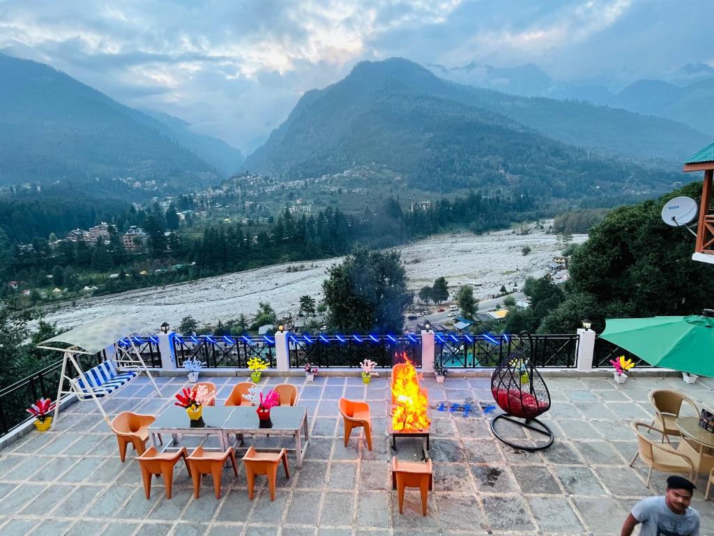 Holywood Riverview Resort, Manali Near Kullu–Manali Airpor