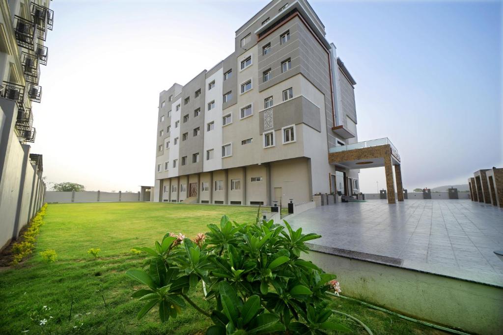 The Sky Imperial - Shahi Hotels & Resort Near Maharana Pratap Airport