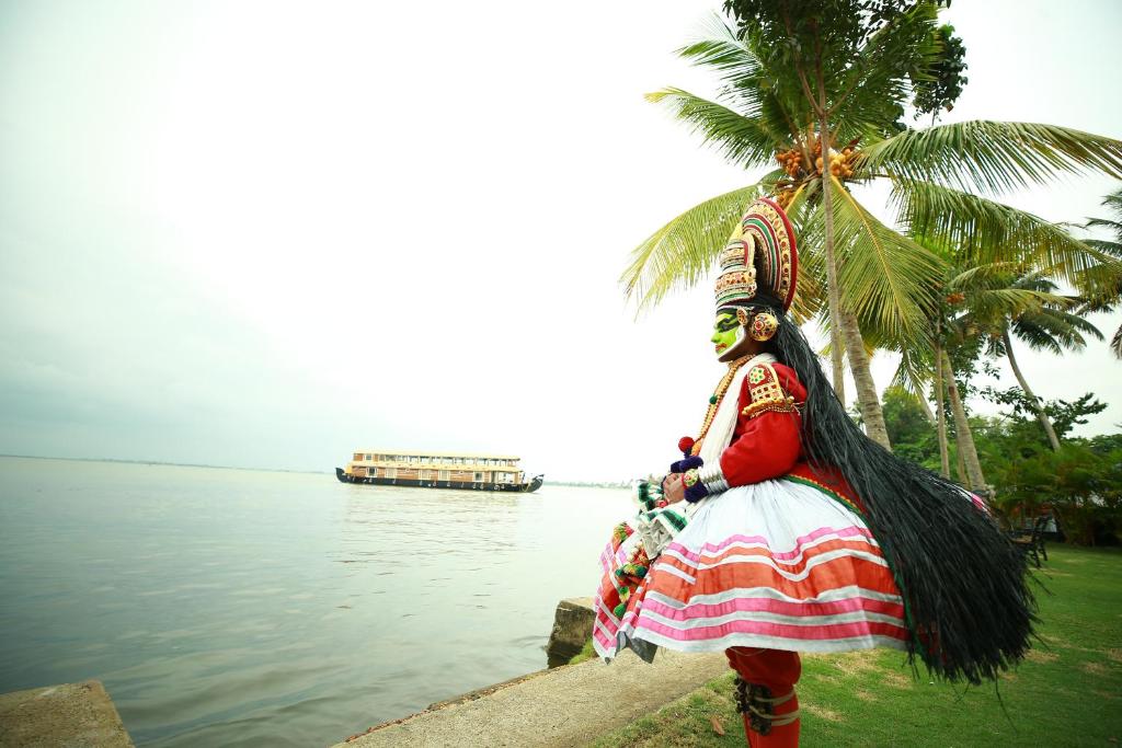 Southern Panorama Houseboats Near Kochi International Airport